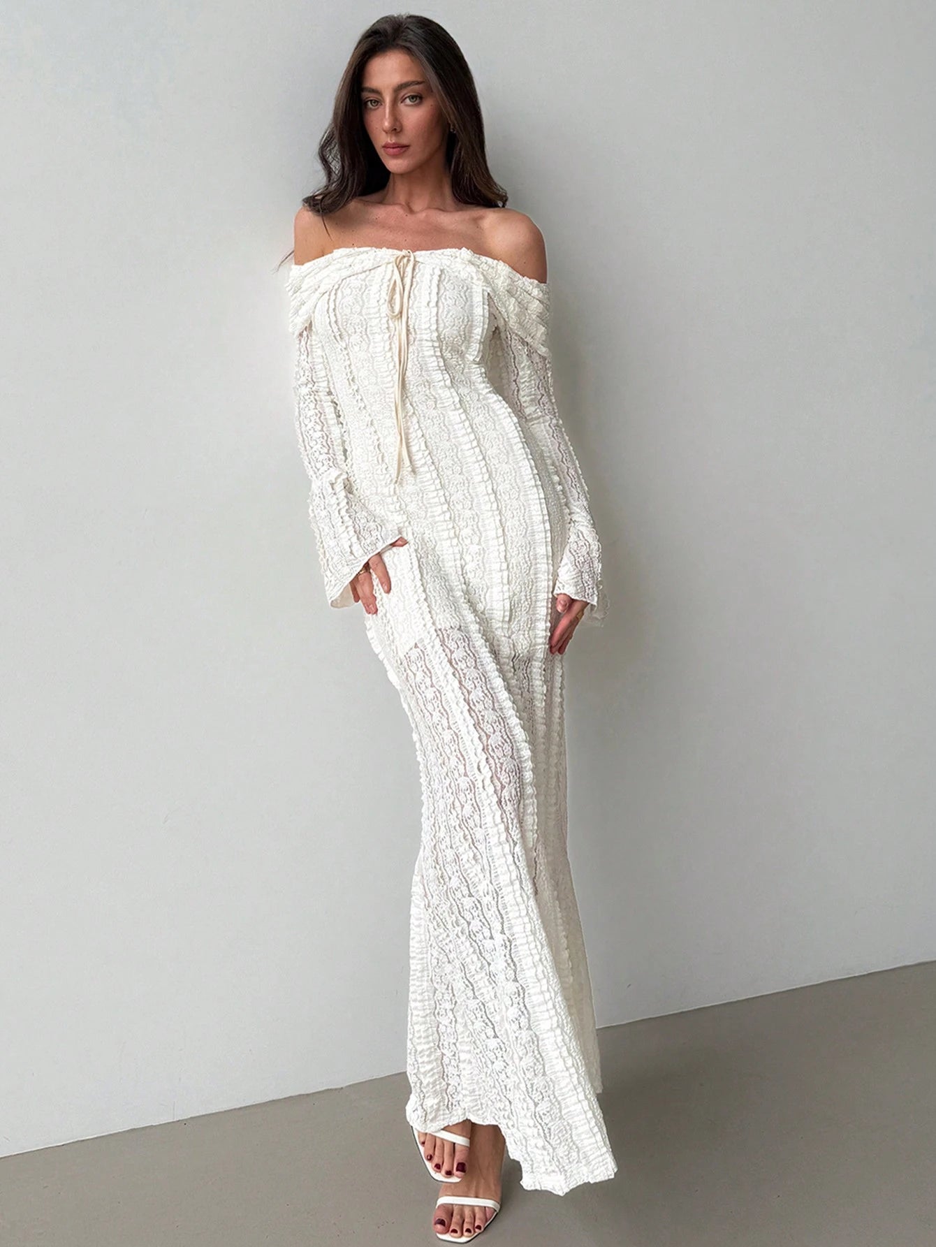 Amoura Witte Jurk met Uitlopende Mouwen