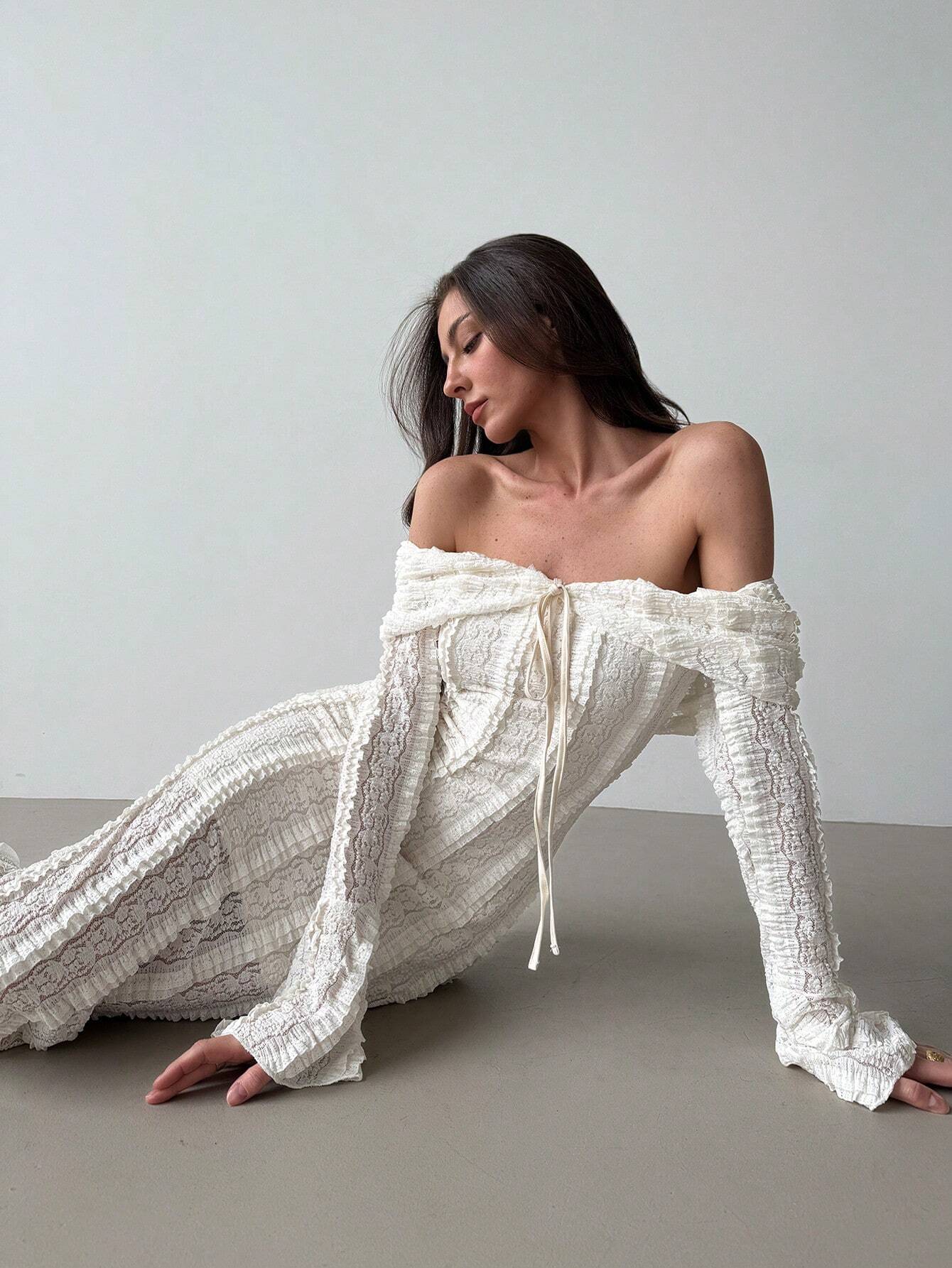 Amoura Witte Jurk met Uitlopende Mouwen